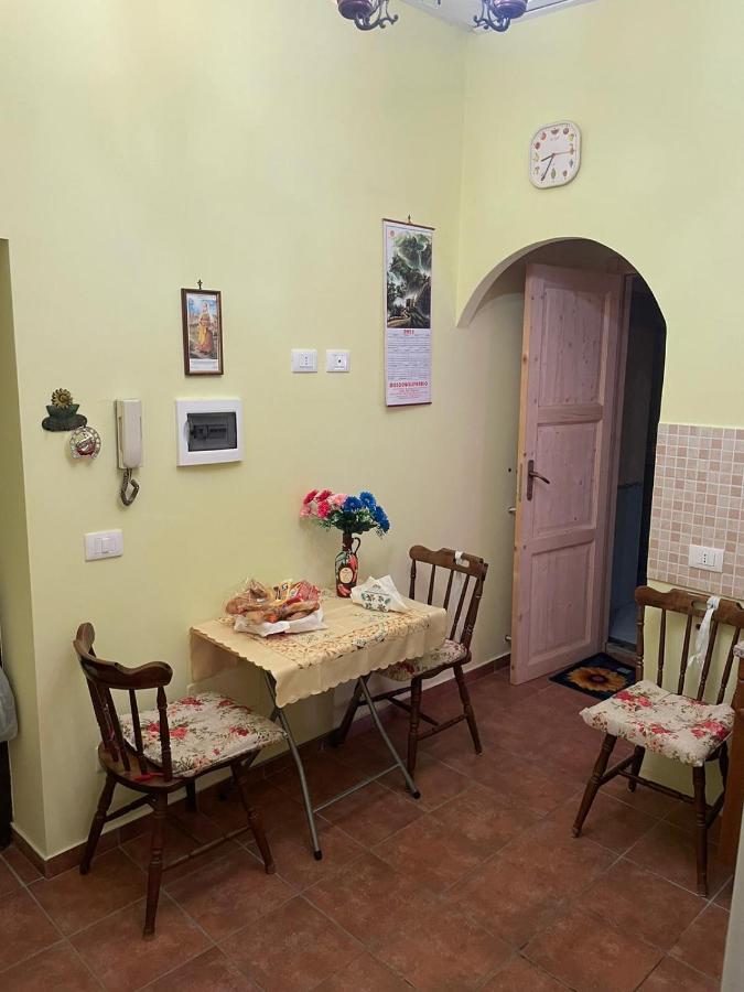 رونسيجليونى Appartamentino Di Corso Umberto المظهر الخارجي الصورة